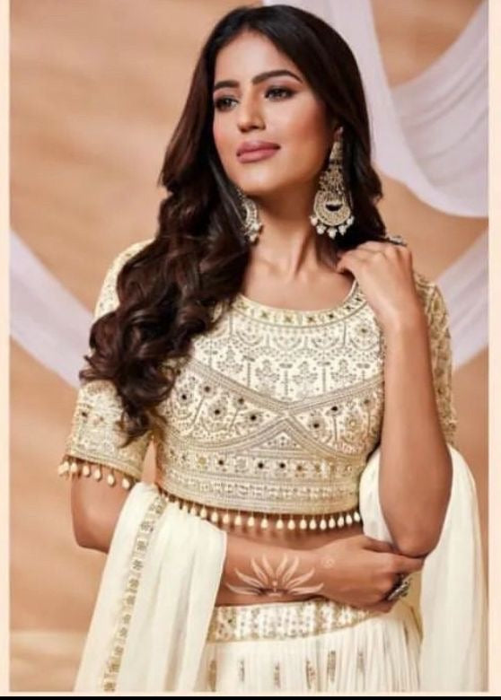 Off-White Zari Embroidered Choli With Lehenga