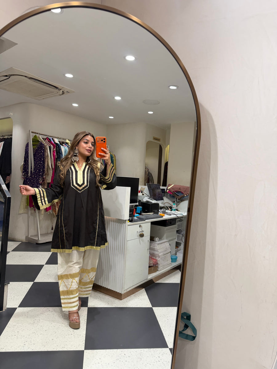 Kareena Kapoor Inspired Cotton Muslin Designer Partywear Kurta With Salwar With Gota Work