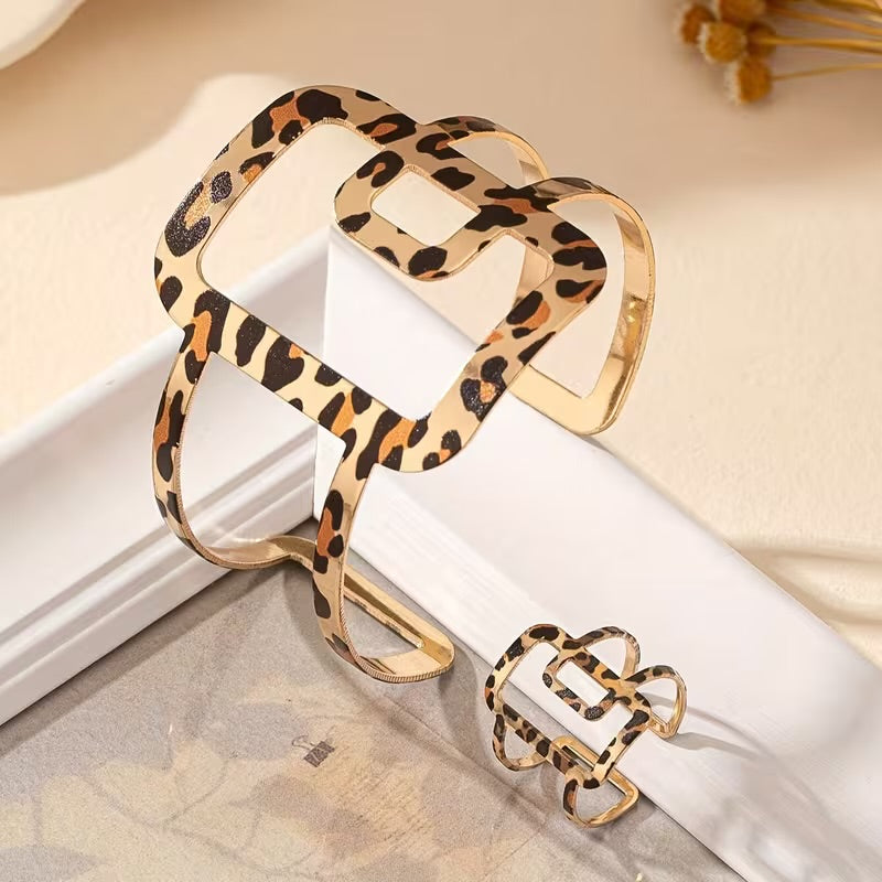 Anti-Tarnish 18K Gold Plated Geometric Animal Print Hand Cuff Bracelet With Ring