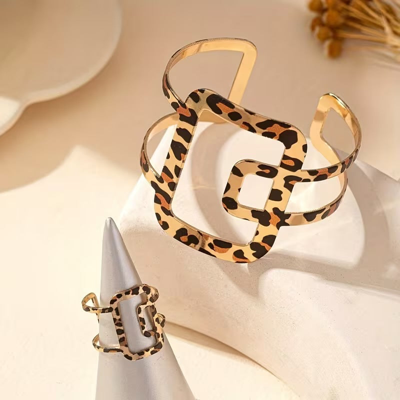 Anti-Tarnish 18K Gold Plated Geometric Animal Print Hand Cuff Bracelet With Ring