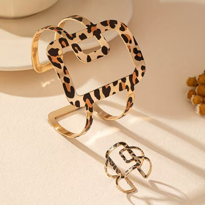 Anti-Tarnish 18K Gold Plated Geometric Animal Print Hand Cuff Bracelet With Ring