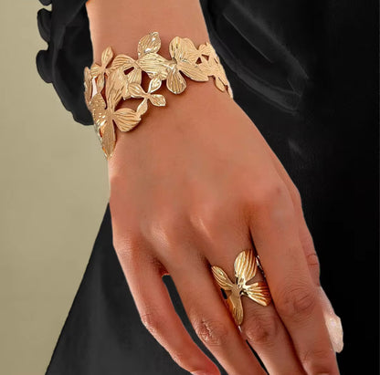 Anti-Tarnish 18K Gold Plated Flower Hand Cuff Bracelet With Ring