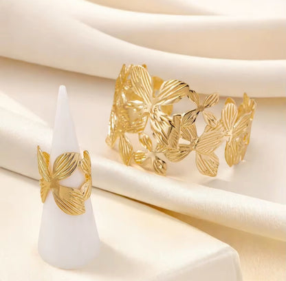 Anti-Tarnish 18K Gold Plated Flower Hand Cuff Bracelet With Ring