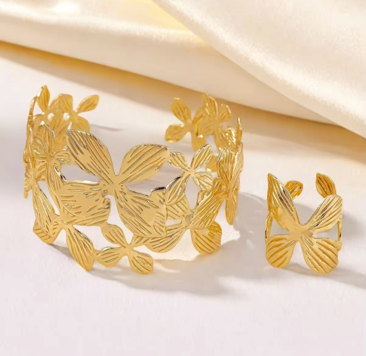 Anti-Tarnish 18K Gold Plated Flower Hand Cuff Bracelet With Ring
