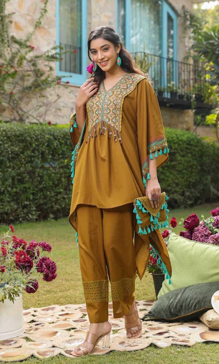 Kaftan Style Embroidered Suit With Matching Purse